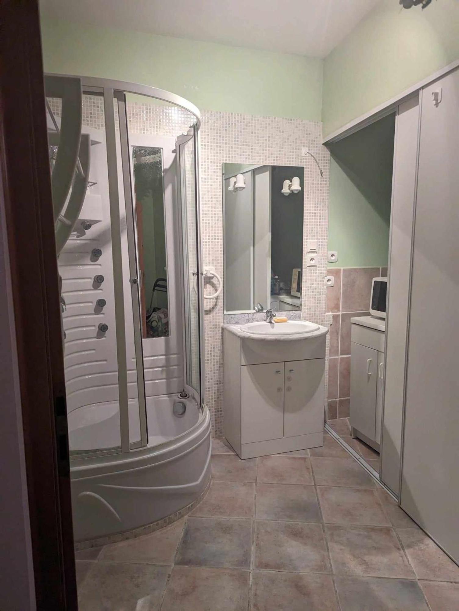 Chambre Climatisee Avec Espaces Privatifs Dont Salle De Bain Et Wc La Liviniere Exterior foto